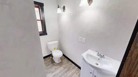 Bath - 203 Trott Ave SE, Willmar, MN 56201 photo 1 of 4