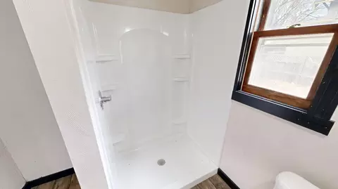 Bath - 203 Trott Ave SE, Willmar, MN 56201 photo 2 of 4