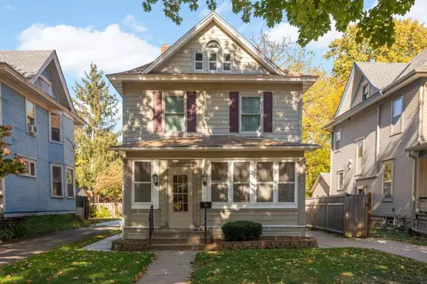 1069 Laurel Ave, Saint Paul, MN 55104