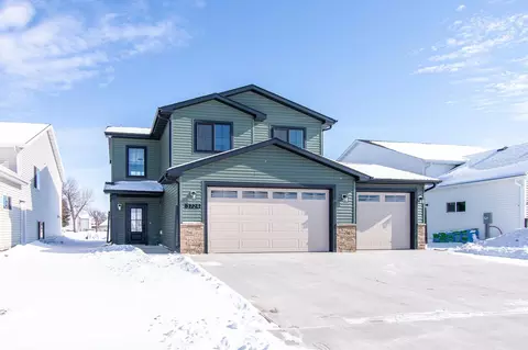 3724 27th St S, Moorhead, MN 56560