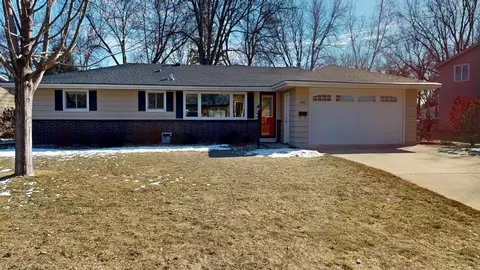 418 Ridge Rd, Albert Lea, MN 56007