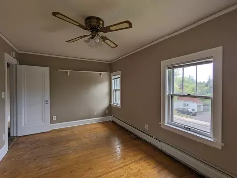 Bedroom - 215 W Arrowhead Rd, Duluth, MN 55803 photo 5 of 8