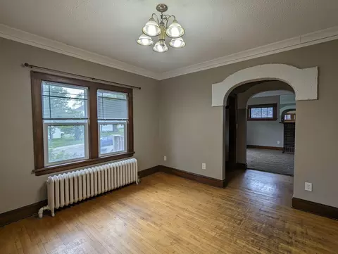 Living - 215 W Arrowhead Rd, Duluth, MN 55803 photo 2 of 5
