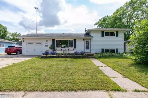 2802 Brookdale Rd, Moorhead, MN 56560
