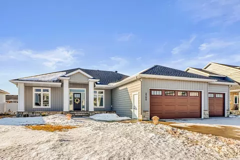 2700 Golden Ln S, Fargo, ND 58104