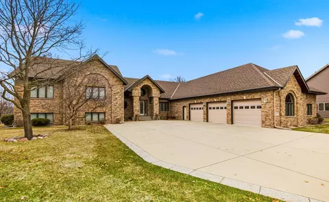 2177 Mill Pond Dr, Saint Cloud, MN 56303
