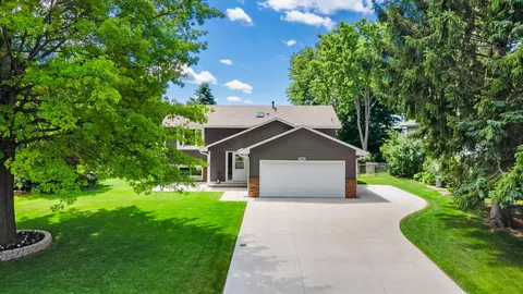 5898 144th St W, Apple Valley, MN 55124