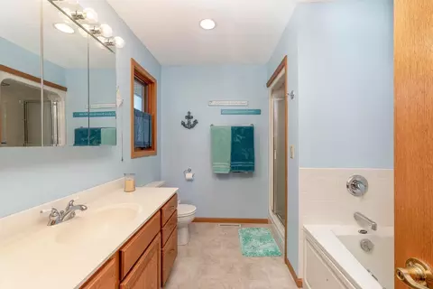 Bath - 125 Willow Point Dr, Elysian, MN 56028 photo 1 of 2