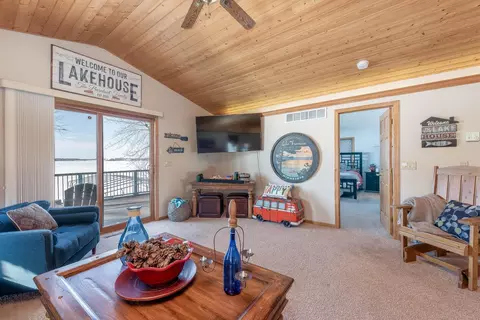Living - 125 Willow Point Dr, Elysian, MN 56028 photo 3 of 4