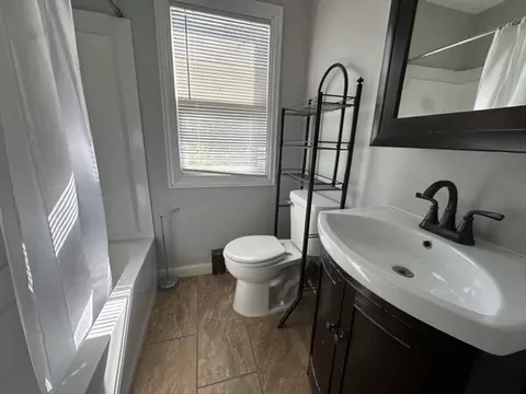 Bath - 721 N 20th Ave E, Duluth, MN 55812 photo 2 of 4