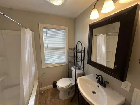 Bath - 721 N 20th Ave E, Duluth, MN 55812 photo 1 of 4