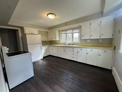 Kitchen - 721 N 20th Ave E, Duluth, MN 55812 photo 1 of 2