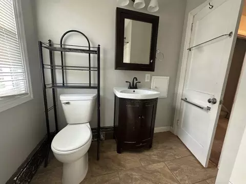 Bath - 721 N 20th Ave E, Duluth, MN 55812 photo 3 of 4