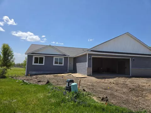 216 Fischer Ct NW, Montgomery, MN 56069
