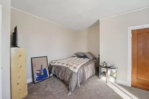 Bedroom - 1316 E 2nd St, Duluth, MN 55805 photo 3 of 7