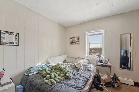 Bedroom - 1316 E 2nd St, Duluth, MN 55805 photo 2 of 7