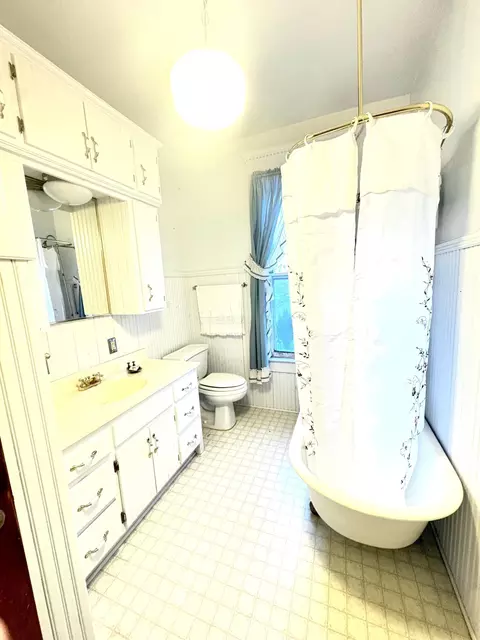 Bath - 1122 Pine St, Dawson, MN 56232 photo 3 of 4