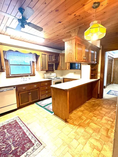 Kitchen - 1122 Pine St, Dawson, MN 56232 photo 3 of 6