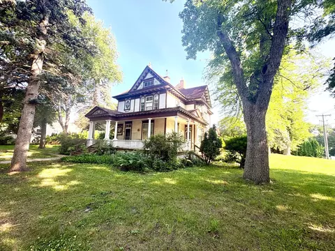 Exterior - 1122 Pine St, Dawson, MN 56232 photo 3 of 4