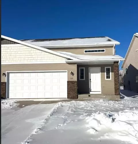 1326 12th St W, West Fargo, ND 58078