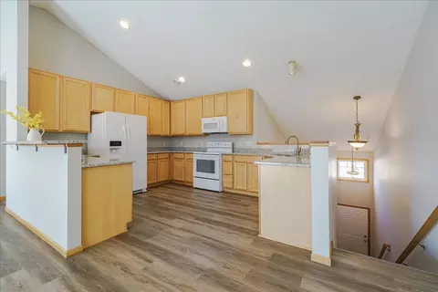 7813 Elm Grove Ave, New Hope, MN 55428