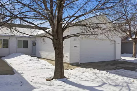 1327 32nd Street Cir S, Moorhead, MN 56560