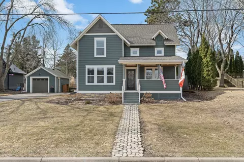 1002 5th St S, Stillwater, MN 55082