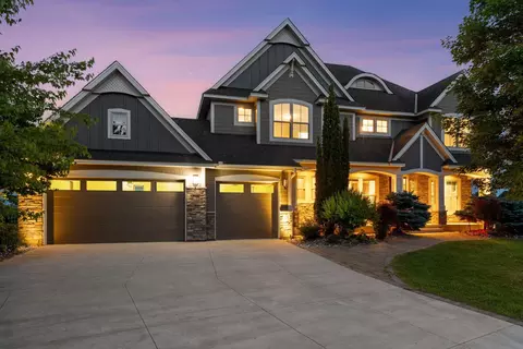 22 Leaf Wing Dr, North Oaks, MN 55127