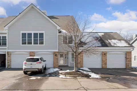 6040 Chasewood Pkwy #101, Hopkins, MN 55343