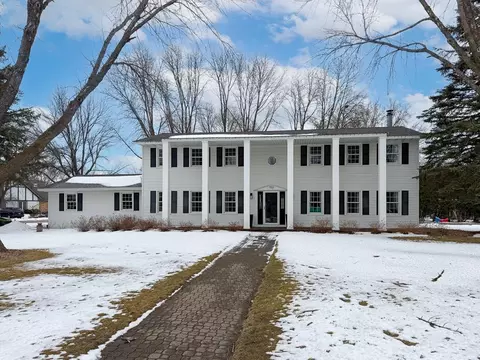 1302 Ridgeway Rd, Marshall, MN 56258