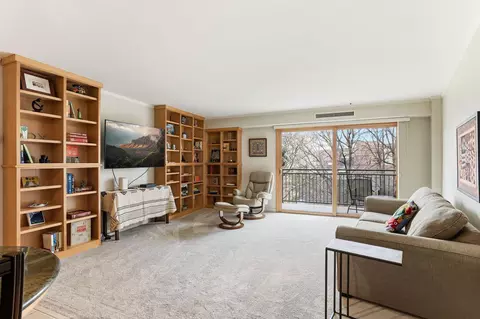 210 W Grant St #516, Minneapolis, MN 55403