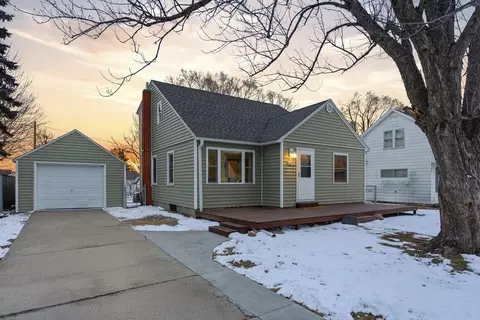 605 1st Ave SE, Pine Island, MN 55963