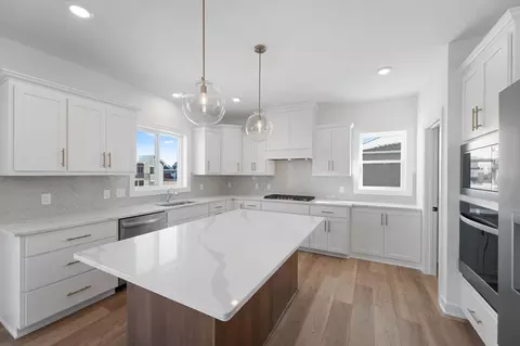 7459 Waters Edge Ave, Shakopee, MN 55379