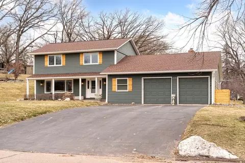15392 Boulder Creek Dr, Minnetonka, MN 55345