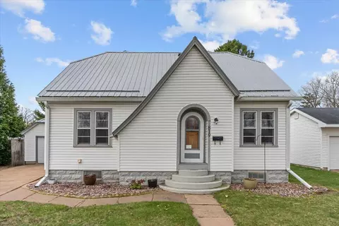 819 Hopwood Ave, Menomonie, WI 54751