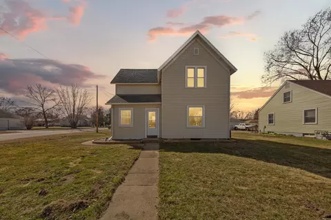 209 Division St S, Morristown, MN 55052
