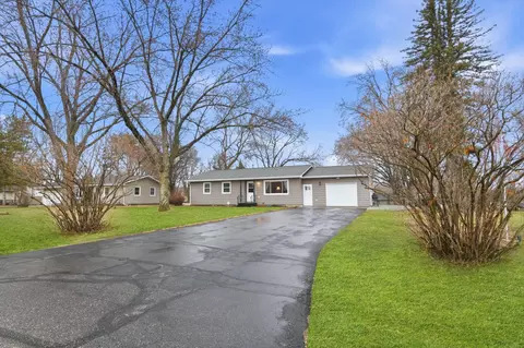 9658 Crestview Dr, Saint Joseph, MN 56374