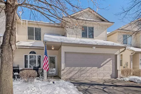 1109 Crystal Ct, Chaska, MN 55318