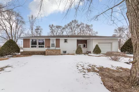 730 9th St NW, Faribault, MN 55021
