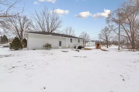 Exterior - 730 9th St NW, Faribault, MN 55021 photo 3 of 4