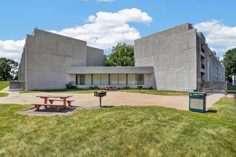 Exterior - 4130 Rahn Rd #206, Eagan, MN 55122 photo 7 of 10
