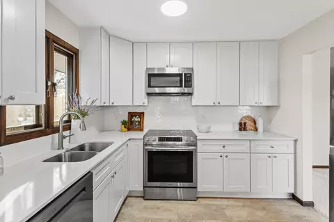 1547 20th Ave NW, New Brighton, MN 55112