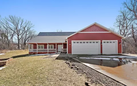 438 Wildwood Rd, Mahtomedi, MN 55115