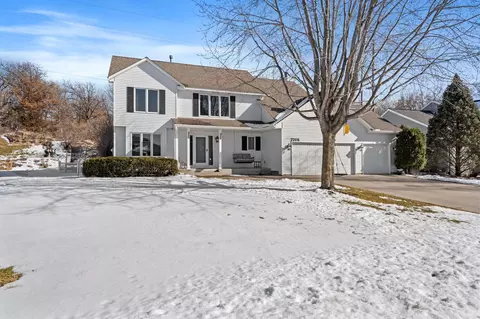 7215 Sunshine Dr, Eden Prairie, MN 55346