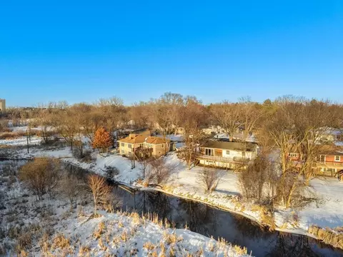 5057 Nine Mile Creek Cir, Bloomington, MN 55437