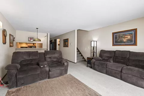 6042 Golden Valley Rd, Golden Valley, MN 55422