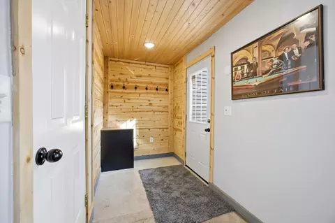Entry Way - 401 3rd Ave S, Fairmount, ND 58030 photo 3 of 3