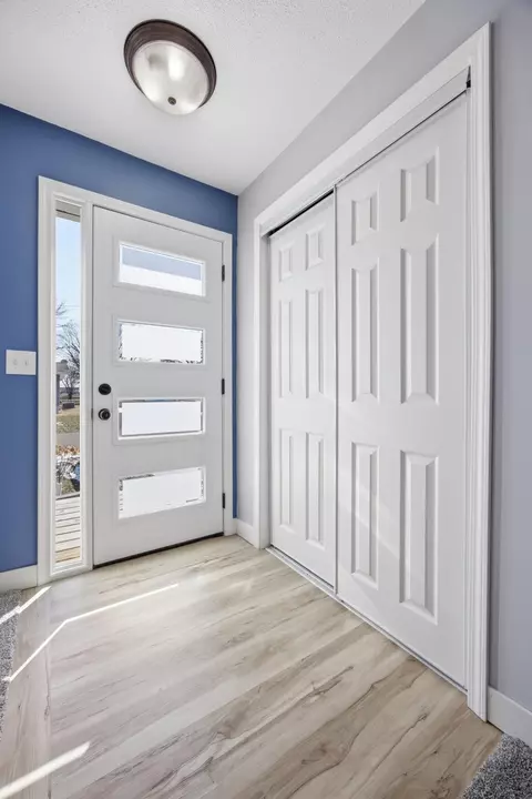 Entry Way - 401 3rd Ave S, Fairmount, ND 58030 photo 2 of 3