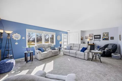 Living - 401 3rd Ave S, Fairmount, ND 58030 photo 2 of 3