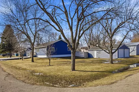 Exterior - 401 3rd Ave S, Fairmount, ND 58030 photo 4 of 4